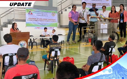 <p><strong>LIVELIHOOD AID</strong>. At least 36 identified skilled workers in Camarines Sur province receive on April 17, 2023 their livelihood starter kits from the Department of Labor and Employment in Bicol region (DOLE-5). The kits comprise tools used in welding, carpentry, tile setting and ice cream vending. <em>(Photo courtesy of DOLE-5)</em></p>