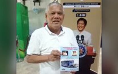 <p><strong>SOBER MINDS.</strong> Orlando Marquez Sr., national president of the Liga ng Transportasyon at Operators sa Pilipinas, on Tuesday (Nov. 21, 2023) said his group will not take part in a strike spearheaded by the Pagkakaisa ng mga Samahan ng Tsuper at Opereytor Nationwide. He is seen in this undated photo presenting a book on drivers' safety that he helped author. <em>(PNA photo by Miguel Gil)</em></p>