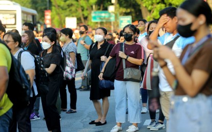 <p><strong>DAILY COMMUTE.</strong> Commuters wait for a ride going to work in this undated photo. At least 12 Filipino women die daily from cervical cancer, the Department of Health said. <em>(PNA photo by Joan Bondoc)</em></p>