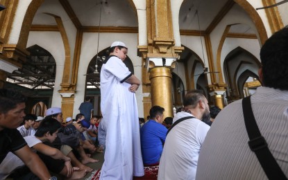 <p><strong>PRAYER</strong>. Filipino Muslims perform a congregational prayer called Salat al-Jumu’ah at the Golden Mosque in Quiapo, Manila on Friday (April 21, 2023) on the eve of the celebration of Eid'l Fitr, marking the end of the holy month of Ramadan. Eid'l Fitr is one of the most important religious holidays celebrated by Muslims worldwide. <em>(PNA photo by Yancy Lim)</em></p>