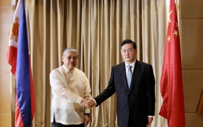 <p><strong>TOP LEVEL TALKS.</strong> Foreign Affairs Secretary Enrique Manalo (left) shakes hand with Chinese Foreign Minister Qin Gang at Diamond Hotel Manila in Malate District on Saturday (April 22, 2023). Manalo stressed in their bilateral talks that the Philippines pursues an independent foreign policy and adheres to the One China policy. <em>(Courtesy of Chinese Embassy in Manila)</em></p>