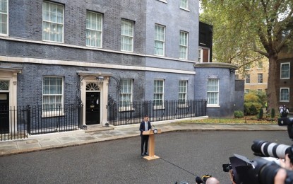 <p>Britain's Prime Minister Rishi Sunak delivers his first address to the nation outside 10 Downing Street in London, Britain, Oct. 25, 2022.<em>(Xinhua/Li Ying)</em></p>