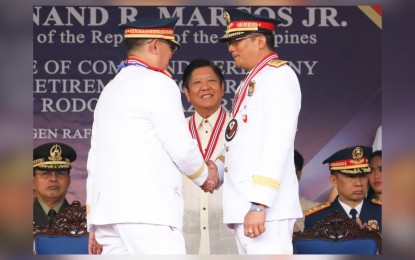 <p><strong>CHANGE OF COMMAND</strong>. President Ferdinand R. Marcos Jr. (center) leads the change of command ceremony and retirement honors for Philippine National Police chief Gen. Rodolfo S. Azurin Jr. (left) and incoming chief Police Maj. Gen. Benjamin C. Acorda Jr. (right) at the PNP Headquarters in Camp Crame, Quezon City on Monday (April 24, 2023).<span class="s1"> <em>(PNA photo by Rey Baniquet) </em></span></p>