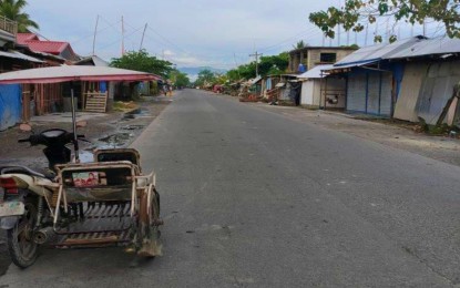 <p><strong>DESERTED VILLAGE.</strong> The deserted main highway along the commercial district of Barangay Dapiawan, Datu Saudi Ampatuan town in Maguindanao del Sur on Saturday (April 22, 2023) due to infighting between Moro Islamic Liberation Front groups in the area. Local officials said eight MILF combatants were killed in the clashes. <em>(Photo courtesy of BalitangBayan Facebook Page)</em></p>