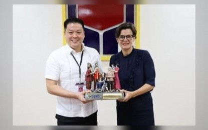 <p><strong>SOCIAL WELFARE</strong>. Department of Social Welfare and Development Secretary Rex Gatchalian welcomes British Ambassador to the Philippines Laure Beaufils at the DSWD central office in Quezon City on Monday (April 24, 2023). They discussed partnerships on capacitating the social workforce and mitigating hunger in the Philippines.<em> (Photo courtesy of DSWD)</em></p>