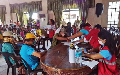 Individuals in land conflict get govt cash aid in Negros Oriental