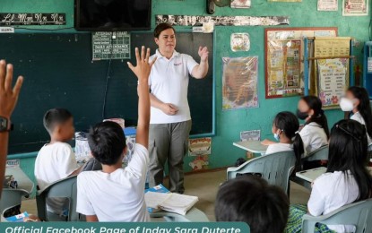<p><strong>‘HELP FELLOW LEARNERS’</strong>. Vice President and Education Secretary Sara Duterte tells students to help fellow learners who are non-readers, while visiting two oil spill-affected schools in Pola, Oriental Mindoro on Tuesday (April 25, 2023). She said this would help them improve their communication skills and promote self-development. <em>(Photo courtesy of the Office of the Vice President)</em></p>
<p> </p>