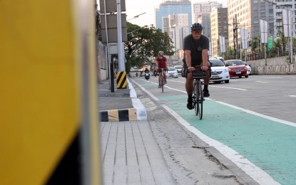 <p><strong>BIKER-FRIENDLY.</strong> Cyclists use the bike lane along the busy Epifanio de los Santos Avenue in Quezon City on April 25, 2023. The Department of Transportation broke ground on Monday (Oct. 9, 2023) for the establishment of bike lanes along sections of Elliptical Road and Commonwealth Avenue, targeted for completion by the first quarter next year. <em>(PNA photo by Robert Oswald P. Alfiler)</em></p>