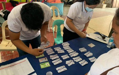 <p> </p>
<p><strong>HEALTH CARDS.</strong> Assigned personnel distribute the Bacolod City Comprehensive Health Program (BacCHP) family health membership cards to qualified beneficiaries last week. Created as the city’s flagship health program, the BacCHP aims to make access to medical attention easier for indigent families. <em>(Photo courtesy of Bacolod City PIO)</em></p>
<p> </p>
<p> </p>