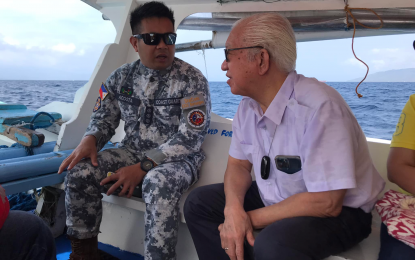 <p><strong>OCULAR VISIT</strong>. Batangas Gov. Hermilando Mandanas joins the Philippine Coast Guard on a trip to the Verde Island Passage (VIP) in this undated photo. At the time of their survey, they found no sign that the oil spill from Oriental Mindoro had already contaminated the VIP waters. <em>(Photo courtesy of Governor's office)</em></p>