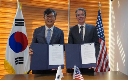 <p class="p1" style="text-align: left;"><strong>US, KOREA GRANT.</strong> KOICA Philippines Country Director Eunsub Kim (left) and USAID Philippines Mission Director Ryan Washburn sign a PHP111.5 million (USD2 million) grant partnership agreement in Manila on March 22, 2023. The deal will boost the climate resilience of six cities in the Philippines. <em>(Photo courtesy of US Embassy in Manila)</em></p>