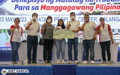 <p><strong>DISTRIBUTION ACTIVITY.</strong> Officials from the Department of Labor and Employment and the provincial government of Bataan lead the ceremonial distribution of checks for the student-beneficiary of the Special Program for Employment of Students (SPES) during the Labor Day job fair conducted at the Bataan People’s Center in Balanga City on Wednesday (May 3, 2023). A total of 799 students in Bataan benefitted from the SPES program.<em> (Photo courtesy of the provincial government of Bataan)</em></p>