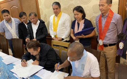 <p><strong>PARTNERSHIP</strong>. United Nations Development Program (UNDP) in the Philippines Deputy Resident Representative Edwine Carrie (seated, right) and Albay Governor Edcel Greco A.B. Lagman (seated, left) sign on Wednesday (May 3, 2023) a memorandum of understanding (MOU) that will provide a framework for the six-year Strengthening Institutions and Empowering Localities Against Disasters and Climate Change (SHIELD) Program. Albay is one of the three LGUs in the Philippines chosen by UNDP Philippines for the program. <em>(Photo by Connie Calipay)</em></p>