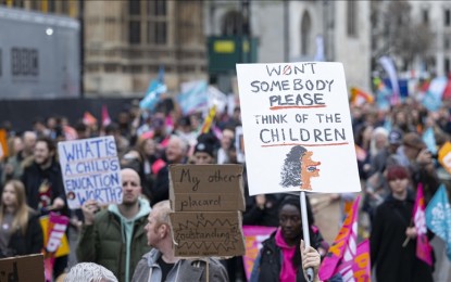 <p><strong>STRIKE.</strong> Thousands of teachers in England have gone to the streets, demanding better pay.  It was the fifth time they held a strike.  <em>(Anadolu)</em></p>