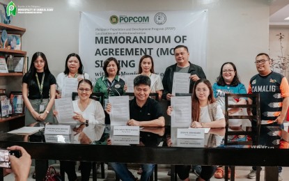 <p><strong>PARTNERSHIP.</strong> Camalig Mayor Carlos Irwin G. Baldo Jr. (seated, center) and Joyce Dela Paz-Hilvano, POPCOM-Bicol regional director (seated, left) sign a memorandum of agreement on Thursday (May 4, 2023) that will localize and institutionalize population management and development programs, particularly on family planning and early pregnancy prevention. Tim Florece, Camalig public information office chief, said the partnership is expected to signal an improved implementation of programs and policies related to health care.<em> (Photo by Connie Calipay)</em></p>