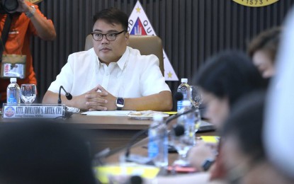 <p><strong>TEAMWORK. </strong>Metropolitan Manila Development Authority acting chair Romando Artes (center) presides over a Metro Manila Council meeting in Pasig City on Friday (May 5, 2023). Foremost in the agenda are mitigation measures to address the looming El Niño and the implementation of the single-ticketing system rolled out May 2 in the cities of San Juan, Muntinlupa, Quezon, Valenzuela, Parañaque, Manila and Caloocan. <em>(PNA photo by Joey O. Razon)</em></p>