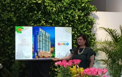 <p><strong>ITALIAN LUXURY</strong>. Megaworld Visayas first vice president for sales and marketing Jennifer Palmares-Fong shows the perspective of the proposed 22-story Firenze residential tower to be built at the 72-hectare Iloilo Business Park in Mandurriao District, during the launch on Thursday afternoon (May 4, 2023). She said the demand for housing in Iloilo City is “very high.” <em>(PNA photo by PGLena)</em></p>