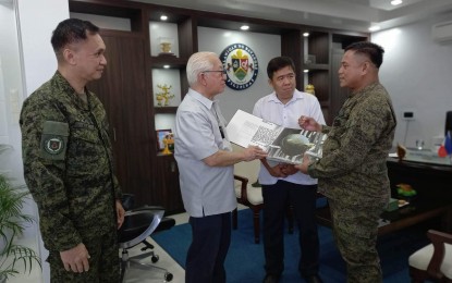 <p><strong>COURTESY CALL</strong>. Brig. Gen. Erwin Alea, commander of the 201st Infantry Brigade, presents his credentials to Batangas Gov. Hermilando Mandanas on Saturday (May 6, 2023) The brigade falls under the Army's 2nd Infantry Division, which has jurisdiction over Batangas, Quezon and Marinduque. <em>(PNA photo by Pot Chavez)</em></p>