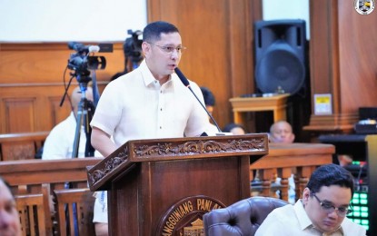 <p><strong>SESSION</strong>. Acting Pangasinan Governor Mark Ronald Lambino delivers a speech during the Sangguniang Panlalawigan session on Monday (May 8, 2023). He said the provincial government will enter into an agreement with San Miguel Holdings Corporation for an expressway project. (<em>Courtesy of Province of Pangasinan Facebook</em>)</p>