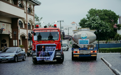 <p><strong>FIRE PREVENTION.</strong> PrimeWater Infrastructure Corp. and Angeles City Water District (ACWD) join forces with the Bureau of Fire Protection (BFP) to ensure fire prevention in Angeles City, Pampanga. Officials of PrimeWater, ACWD and BFP recently signed partnership for regular checking, cleaning and maintenance of fire hydrant. <em>(Contributed photo)</em></p>