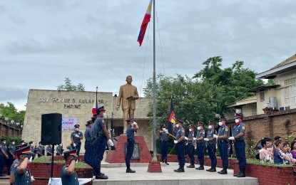<p><strong>TOP COP.</strong> Ilocos Norte cops pay tribute to the late war hero Roque B. Ablan Sr. in this file photo. The Ilocos Norte government has opened its search for outstanding police officers. (<em>File photo by Leilanie Adriano)</em></p>
<p> </p>
