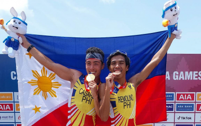 <p><strong>STILL TRIATHLON KING.</strong> Fernando Casares (left) keeps his men's triathlon title in the 32nd Southeast Asian Games in Phnom Penh, Cambodia on Monday (May 8, 2023). Teammate Andrew Kim Remolino finished third. <em>(Courtesy of TRAP)</em></p>