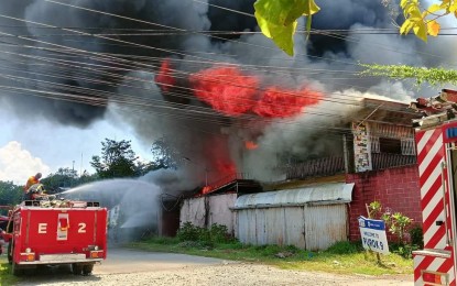<p><strong>FIRE ALARM</strong>. A man was injured when a fire of unknown origin broke out at a residential compound in Barangay Bantayan in Dumaguete City on Tuesday (May 9, 2023). At least three residential and one commercial establishment were damaged by the fire that lasted for several hours due to the presence of highly flammable liquids. <em>(Photo courtesy of Nicky Dumapit)</em></p>