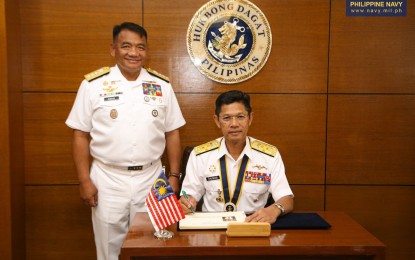 <p>Philippine Navy flag-officer-in-command Vice Admiral Toribio Adaci Jr. (left) and Royal Malaysian Navy chief Admiral Datuk Abdul Rahman Bin Ayob <em>(Photo courtesy of Philippine Navy)</em></p>