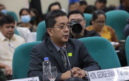 <div dir="auto">BSKE RESET. Commission on Elections chairperson George Garcia attends the Committee on Public Order and Dangerous Drugs’ public hearing on the possible postponement of Barangay and Sanggunniang Kabataan Elections (BSKE) in Negros Oriental. Garcia allayed fears of violence and assured the public of an orderly and peaceful conduct of elections this October. (Photo courtesy of Senate PRIB)</div>