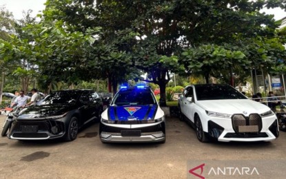 <p>Several electric vehicles used by delegates to the 42nd ASEAN Summit and the security guard team <em>(Maria Cicilia Galuh/ANTARA) </em></p>