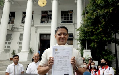 <p><strong>PAY YOUR TAXES.</strong> Bureau of Internal Revenue (BIR) Commissioner Romeo Lumagui Jr. shows the complaint he filed against the owner of a company and her husband, who is a BIR employee, for allegedly manipulating their sales machines to avoid paying the proper taxes, at the Department of Justice in Manila on Thursday (May 11, 2023). The revenue loss amounted to PHP6.4 billion. <em>(PNA photo by Yancy Lim)</em></p>