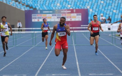 <p><strong>SAVIOR.</strong> Eric Shaun Cray wins the 400m hurdles to save the day for the Philippines’ faltering campaign in the 32nd Southeast Asian Games in Cambodia on Thursday (May 11, 2023). Cray’s medal is the 27th gold for the Philippines.<em> (Contributed photo)</em></p>