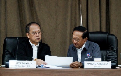 <p>DND chief Carlio Galvez Jr. (left) and DPWH Secretary Manuel Bonoan (right) <em>(Photo courtesy of DND)</em></p>