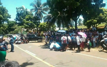 <p><strong>WAYWARD.</strong> Bystanders look at the road crash in Salcedo, Eastern Samar on Wednesday (May 10, 2023) noon. A student was killed and 11 of his schoolmates were injured when a high-speed pickup truck hit them near the entrance of their campus in Salcedo. <em>(Contributed photo)</em></p>