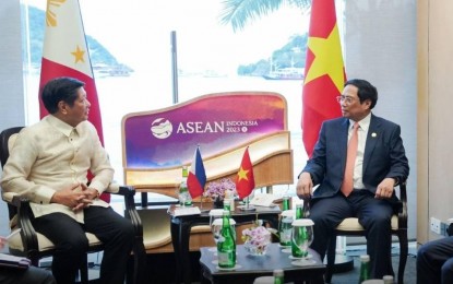 <p><strong>BETTER COOPERATION.</strong> President Ferdinand R. Marcos Jr. and Vietnamese Prime Minister Pham Minh Chinh meet on the sidelines of the 42nd Association of Southeast Asian Nations (ASEAN) Summit and Related Summits in Labuan Bajo, Indonesia on Wednesday (May 10, 2023). The two have agreed to elevate the Philippines and Vietnam’s cooperation in the fields of trade and investment, tourism, agriculture, and defense and security.<em> (Photo courtesy of PCO)</em></p>