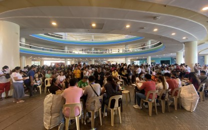 <p><strong>GOV'T ASSISTANCE.</strong> At least 1,100 displaced workers in Legazpi City were given government livelihood assistance through the Tulong Panghanapbuhay sa Ating Disadvantaged/Displaced Workers or TUPAD program. The beneficiaries are shown at the orientation held at Embarcadero de Legazpi on Friday (May 12, 2023).<em> (Photo by Connie Calipay)</em></p>
