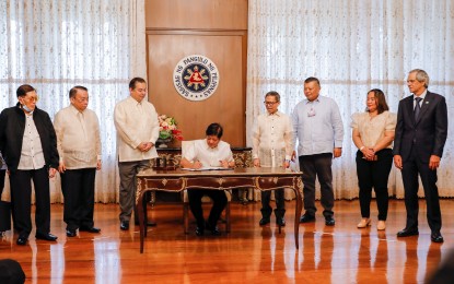 <p><strong>RENEWAL.</strong> President Ferdinand R. Marcos Jr. signs the renewal agreement for the Malampaya Service Contract No. 38 on Monday (May 15, 2023) at the Malacañang Presidents Hall. The contract renewal, which was originally set to expire in February 2024, would allow the continued production of the Malampaya gas field for another 15 years until Feb. 22, 2039. <em>(PNA photo by Rey Baniquet)</em></p>