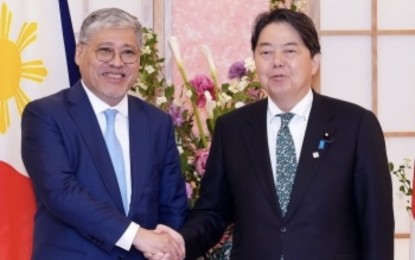 <p><span lang="EN-US" data-originalfontsize="11pt" data-originalcomputedfontsize="14.666667"><strong>BILATERAL MEETING</strong>.Foreign Affairs Secretary Enrique Manalo (left) during a bilateral meeting with his counterpart Japanese Foreign Minister Hayashi Yoshimasa in Tokyo on Tuesday (May 16, 2023). The two officials agreed to steadily implement all Philippine-Japan cooperation projects be it bilaterally, multilaterally or trilaterally with the United States. <em>(Photo courtesy of Japanese MOFA)</em></span></p>
