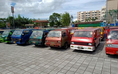 <p><strong>CLASSIC RIDE</strong>. Traditional public utility vehicles operating in Bacolod City. On Tuesday (May 16, 2023), operators of about 600 traditional public utility jeepneys in the city expressed their intention to seek an extension of the provisionall authority from the Land Transportation Franchising and Regulatory Board to be able to operate even without franchises until Dec. 31, 2023. <em>(PNA Bacolod file photo)</em></p>