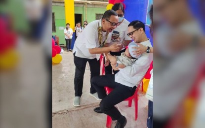 <p><strong>IMMUNIZATION.</strong> Mayor Elmer Untaran administers the oral polio vaccine (OPV) to his grandson during the ceremonial kickoff of the immunization program “Chikiting Ligtas” in San Jose de Buenavista, Antique on May 3, 2023. Municipal Health Officer Dr. Melba Billones said in an interview Tuesday (May 16) that they are doubling their efforts with house-to-house campaigns to realize their target. (<em>Courtesy of San Jose de Buenavista LGU</em>)</p>