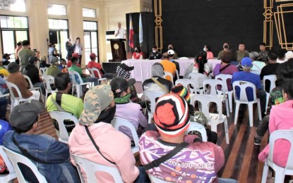 <p><strong>AID FOR EX-REBELS</strong>. Negros Occidental Governor Eugenio Jose Lacson welcomes back the 57 former New People’s Army rebels to mainstream society during the distribution of assistance held at the Social Hall of the Provincial Capitol in Bacolod City on Tuesday (May 16, 2023). The former combatants and Yunit Militia members received financial assistance of PHP5,000 each along with food packs from the Department of Social Welfare and Development and the Provincial Social Welfare Development Office.<em> (Photo courtesy of PIO Negros Occidental)</em></p>