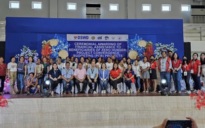 <p><strong>LIVELIHOOD SUPPORT.</strong> Department of Social Welfare and Development-Bicol (DSWD-5) officials and members of associations pose during the distribution of cheques representing capital assistance at the provincial capitol in Sorsogon City on Tuesday (May 16, 2023). The groups received seed funds that will be used for food production-related projects under the Zero Hunger Program. <em>(Photo courtesy of DSWD-5)</em></p>