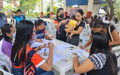 <p><strong>VACCINATION DRIVE. </strong>A child in Ilocos Region receives a measles-rubella vaccine as part of the immunization campaign of the Department of Health to prevent future outbreaks. In Ilocos Region, some 377,778 children aged 0-59 months old have already been inoculated, or 61 percent of the target number. <em>(Photo courtesy of DOH-CHD-1)</em></p>