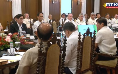 <p><strong>STRENGTHENING SUGAR INDUSTRY.</strong> President Ferdinand R. Marcos Jr. on Wednesday (May 17, 2023) holds a meeting with the sugar industry stakeholders at Malacañan Palace's State Dining Room. Marcos discussed plans to make the country’s sugar industry competitive in the world market. <em>(Screenshot from Radio Television Malacañang)</em></p>