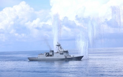 <p><strong>ANTI-AIR WARFARE CAPABILITY.</strong> The Philippine Navy’s missile frigate BRP Antonio Luna (FF-151) fires its newly acquired "Bullfighter" chaff anti-missile decoys off the coast of San Antonio, Zambales on Friday (May 19, 2023). President Ferdinand R. Marcos Jr., Armed Forces of the Philippines (AFP) Chief Gen. Andres Centino, Philippine Navy chief Vice Adm. Toribio Adaci Jr., and other ranking defense and military officials witnessed the activity aboard the landing dock BRP Davao Del Sur. <em>(PNA photo by Joey Razon)</em></p>