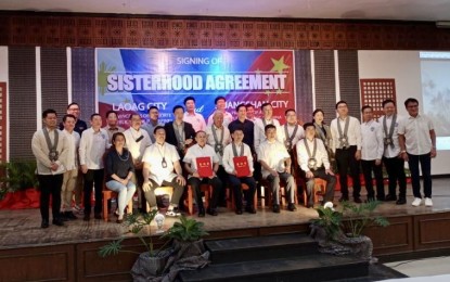 <p><strong>MOU SIGNING</strong>. The city government of Laoag represented by Mayor Michael Keon (seated, 3rd from left) and Huangshan City represented by Secretary General Yang Long (seated, 3rd from right) signed on Friday (May 19, 2023) a memorandum of understanding to establish sisterhood ties. The signing was held at the Laoag City Hall. <em>(Contributed)</em></p>