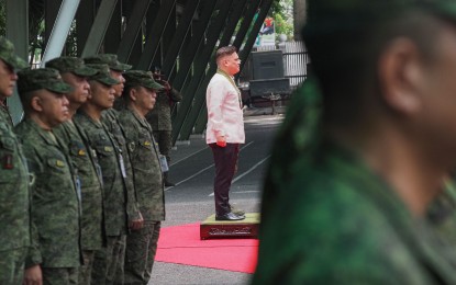 <p><strong>SUPPORT VISIT.</strong> Senate President Miguel Zubiri stands at attention during his visit to the Philippine Army headquarters at Fort Bonifacio in Taguig on Monday (May 22, 2023). He vowed to support the modernization program of the Armed Forces of the Philippines. <em>(Courtesy of Sen. Zubiri Facebook)</em></p>