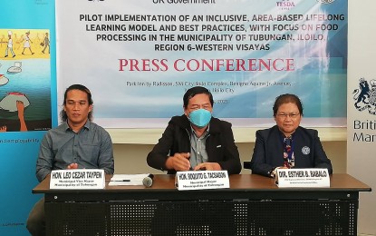 <p><strong>PILOT AREA</strong>. Mayor Roquito Tacsagon (centre) of Tubungan town, Iloilo province says he looks forward to the improvement of the living status of his constituents as a result of the Skills for Prosperity project of the International Labour Organization (ILO) in a press conference in Iloilo City on Tuesday (May 23, 2023). The project on food processing by dehydration targets to improve the employability of the indigenous peoples in the municipality. <em>(PNA photo by PGLena)</em></p>