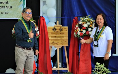 <p><strong>BAMBOO INDUSTRY.</strong> Director Abel James Monteagudo (right) of the Department of Agriculture in Davao Region (DA-11) and Davao del Sur State College (DSSC) president Augie Fuentes unveil the marker of the PHP20-million Bamboo Rural Enterprise and Development (BREAD) project on May 19, 2023. The project aims to upscale the bamboo industry by increasing productivity through processing engineered bamboo products. <em>(Photo courtesy DA-11)</em><br /><br /></p>