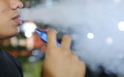 <p><strong>VAPE REGULATION</strong>. A man uses e-cigarette in Commonwealth, Quezon City on May 24, 2023. AnaKalusugan Party-list Rep. Ray T. Reyes on Tuesday (April 30, 2024) pushed the transfer of vape products regulation from the Department of Trade and Industry to the Food and Drug Administration. <em>(PNA photo by Joan Bondoc)</em></p>